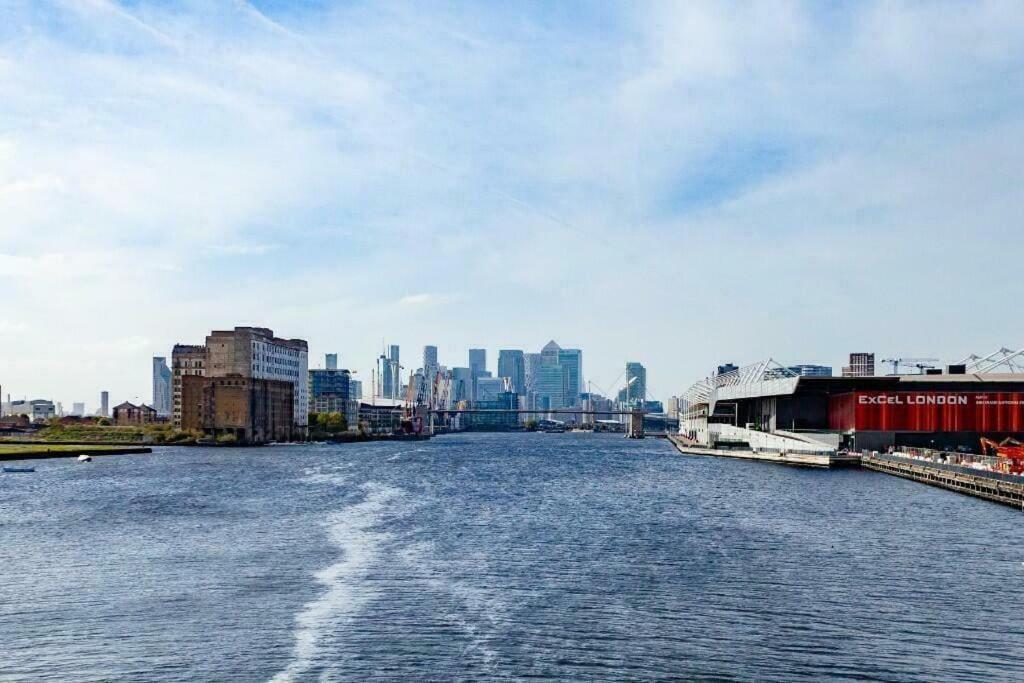 City Escape - Royal Wharf London Eksteriør billede